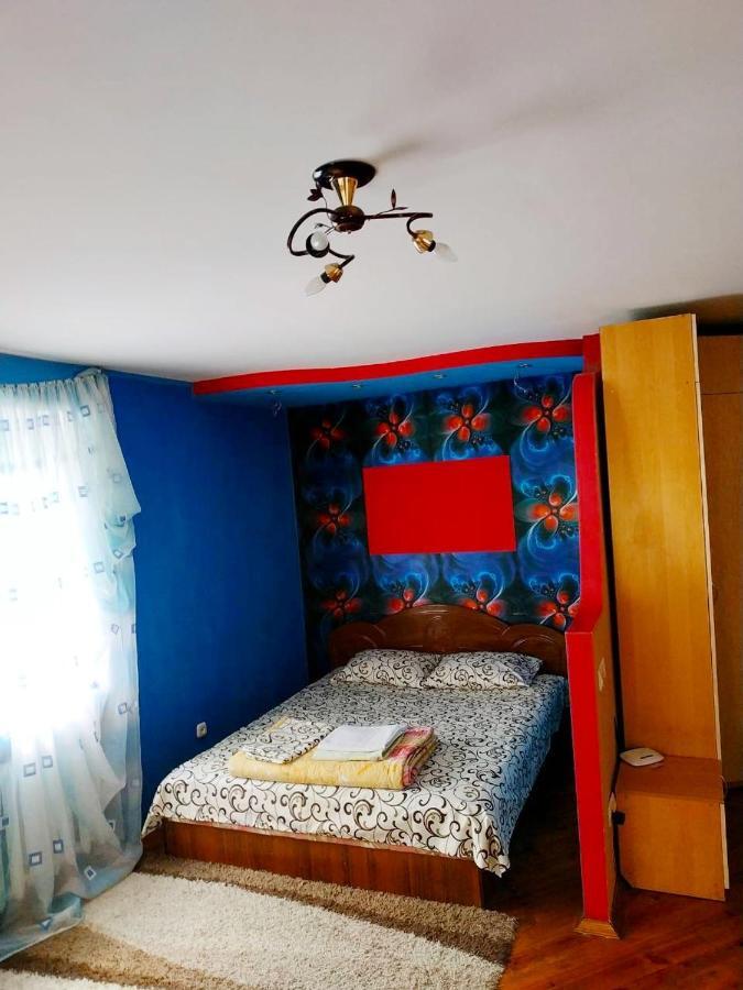 "Центр Ж/Д" Apartment Rivne Bagian luar foto