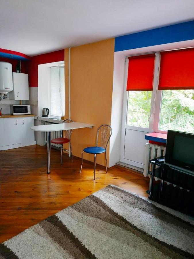"Центр Ж/Д" Apartment Rivne Bagian luar foto